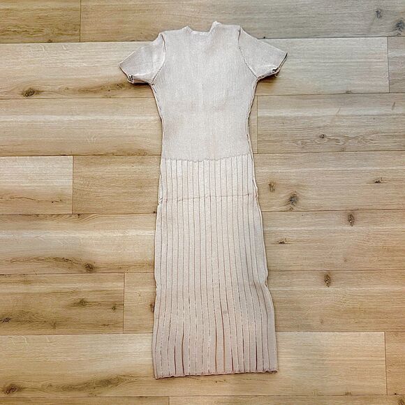 Women's Short Sleeve Deep V Neck Knitted Bodycon Button Sweater Dress - NWOT - Picture 4 of 6